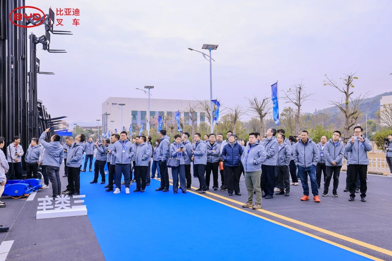 2024比亞迪叉車經(jīng)銷商大會(huì)圓滿落幕，世恒集團(tuán)榮獲多項(xiàng)殊榮！